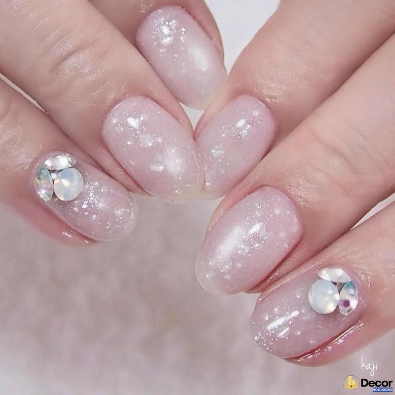nail màu trắng đơn giản