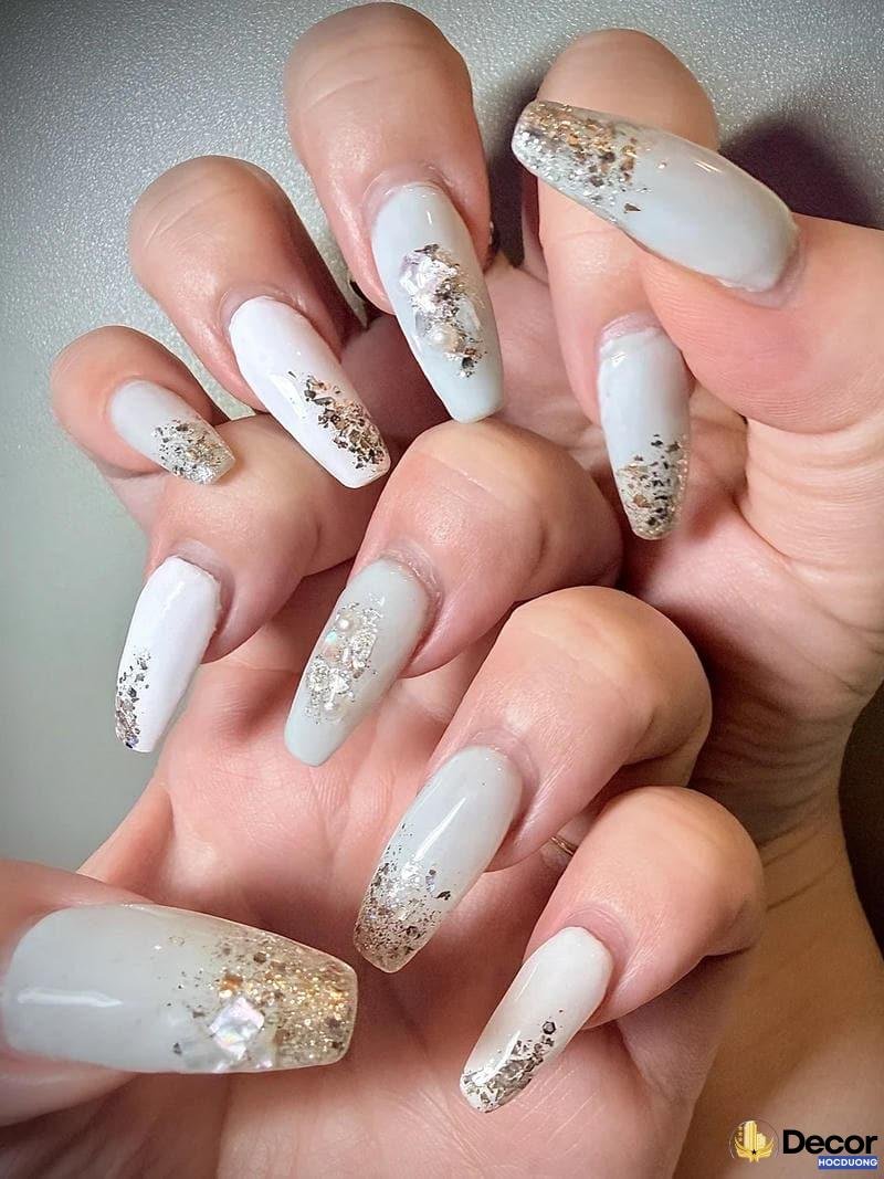 nail màu trắng hiện đại