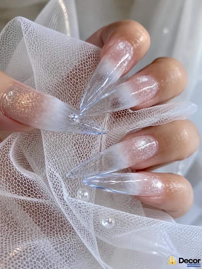 nail màu trắng nghệ thuật