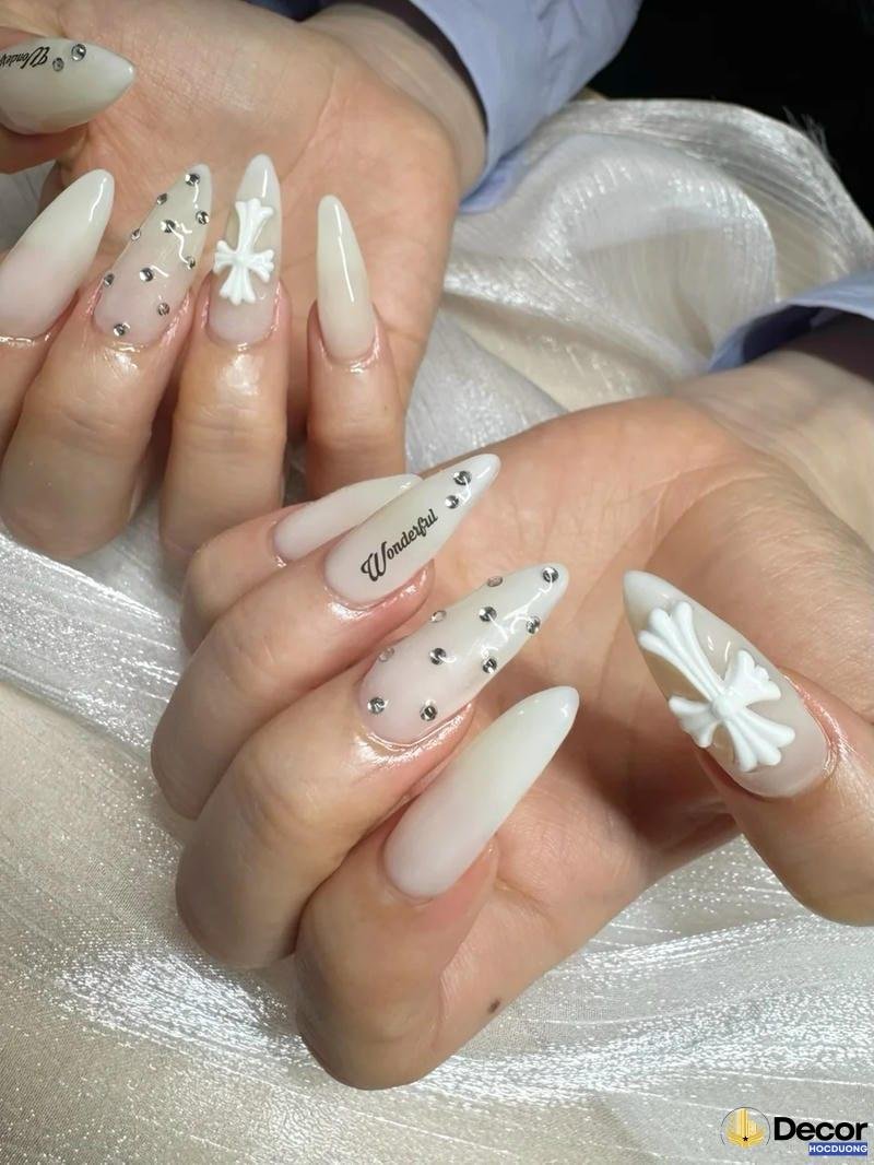 nail màu trắng phong cách