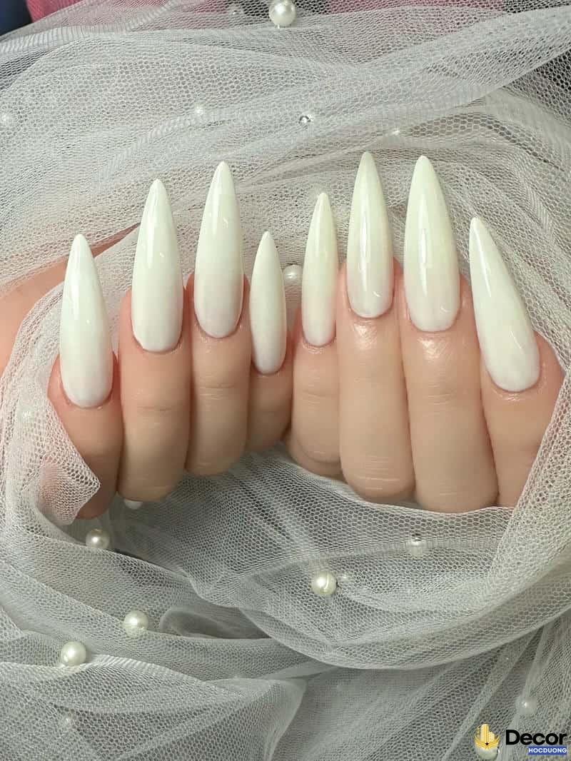 nail màu trắng sáng tạo