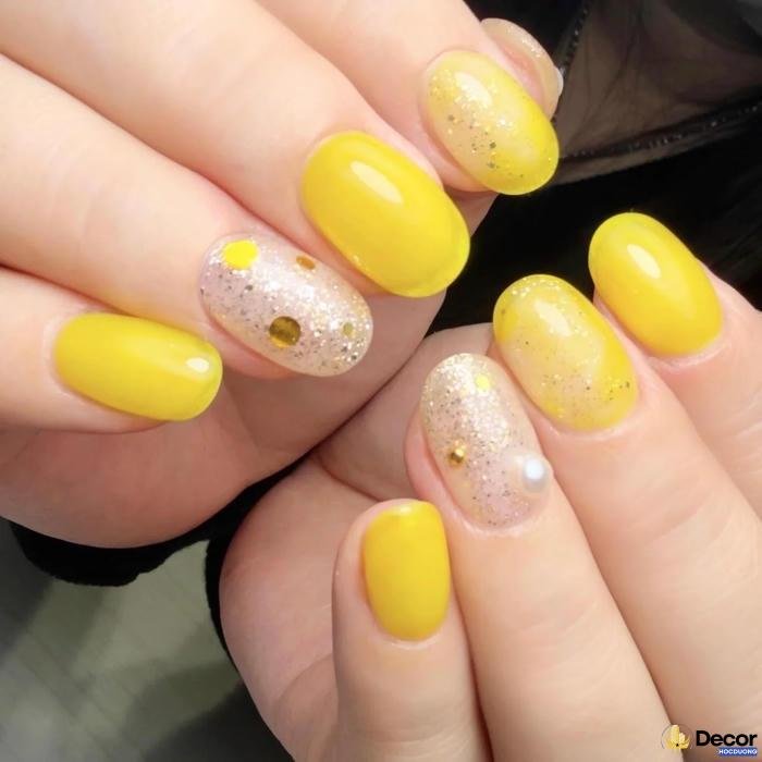 nail màu vàng cá tính