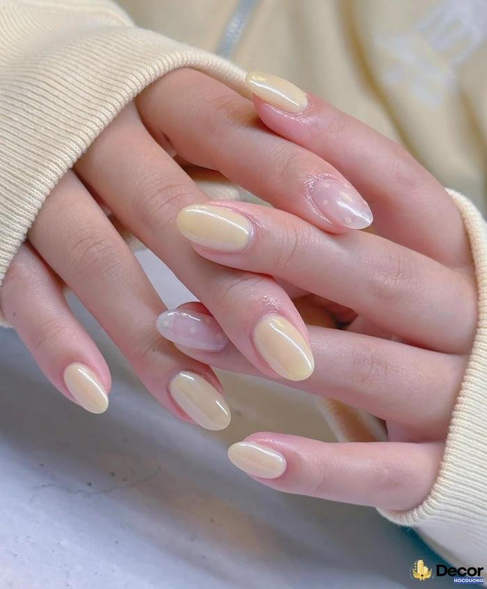 nail màu vàng nghệ thuật