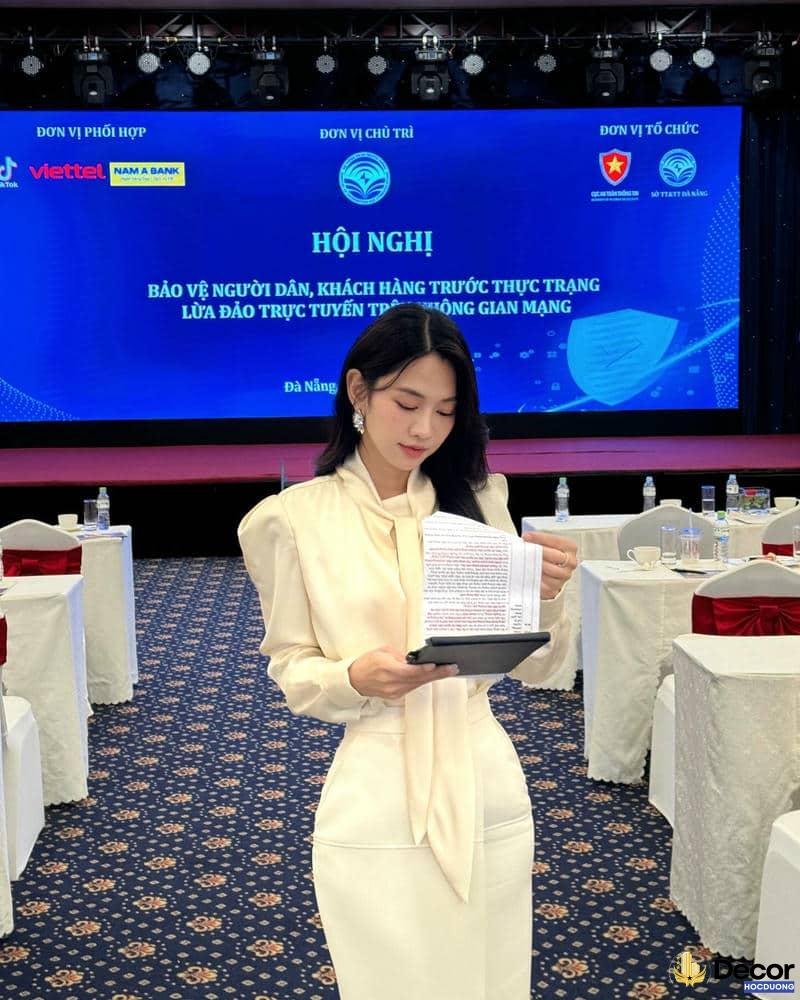 Tải về ảnh gái xinh công sở miễn phí
