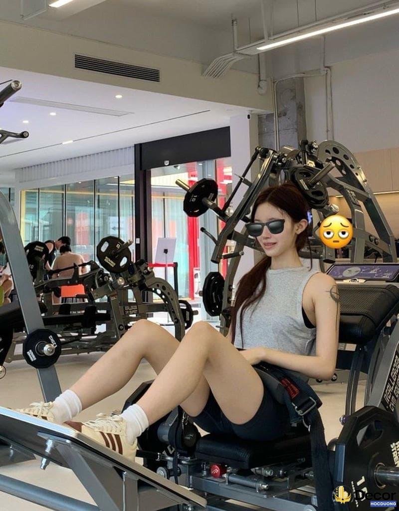 ảnh gái xinh tập gym khỏe khoắn