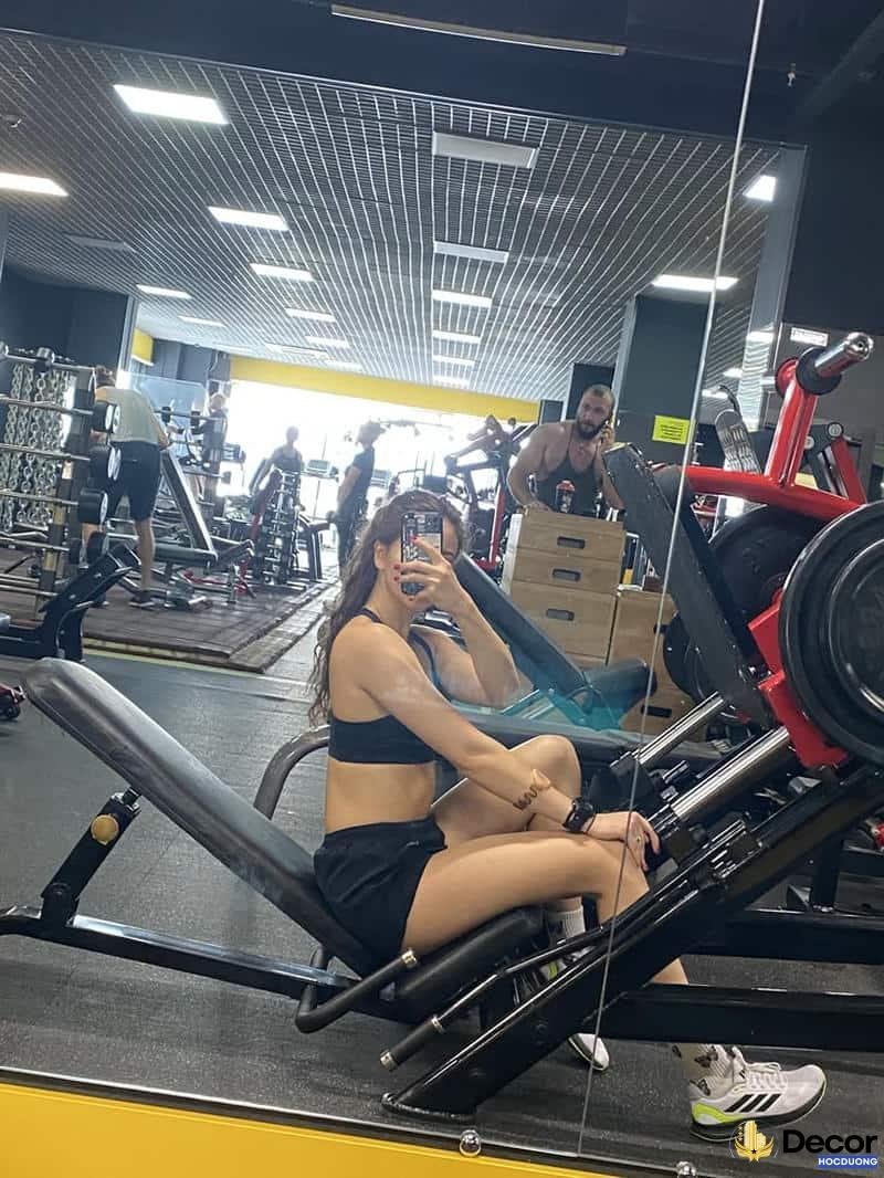 ảnh gái xinh tập gym trong phòng tập