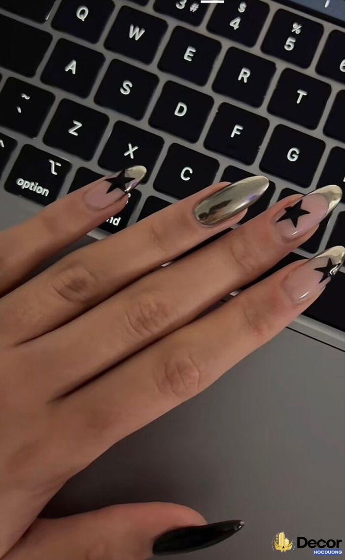 ảnh nail tráng gương bạc siêu ngầu