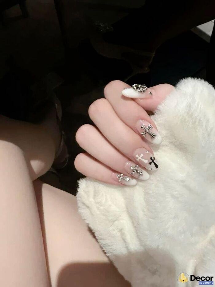 ảnh nail trong suốt cực trend