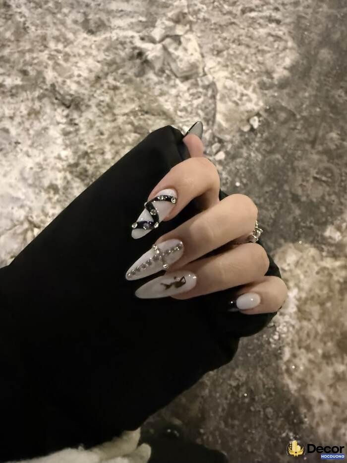 ảnh nail trong suốt xinh yêu