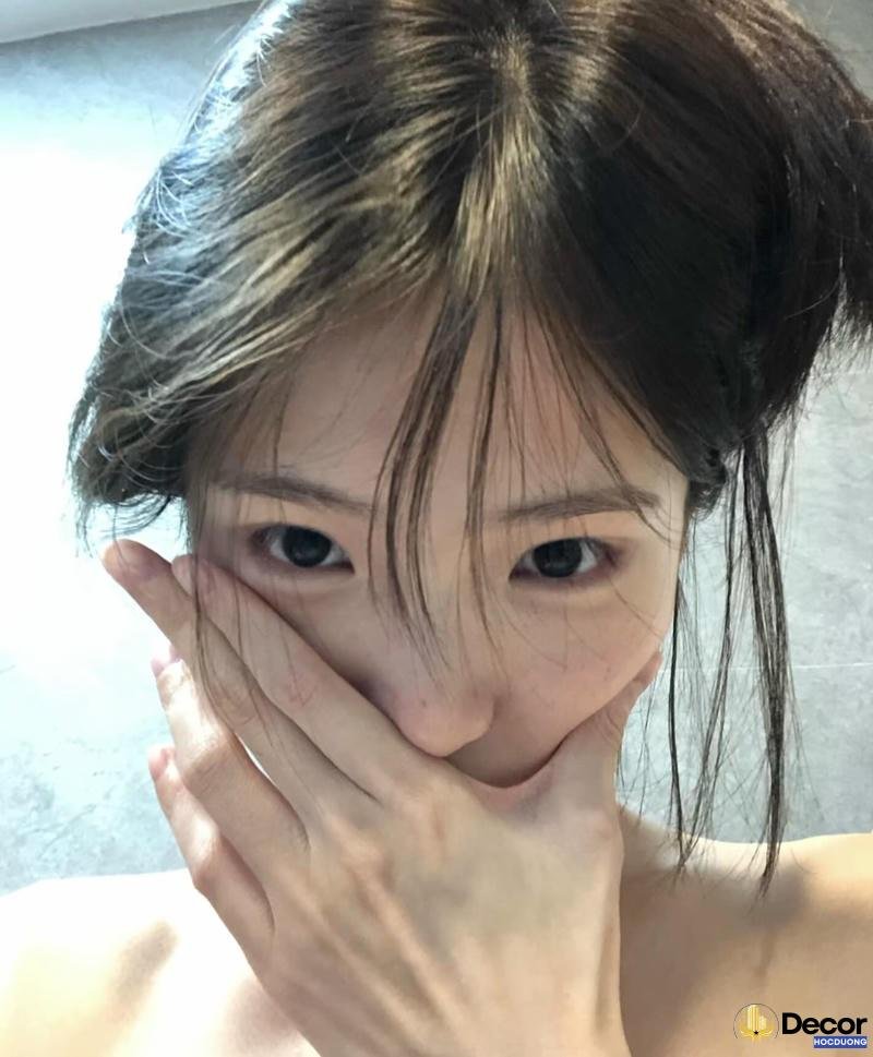 gái xinh 18 tuổi chụp selfie