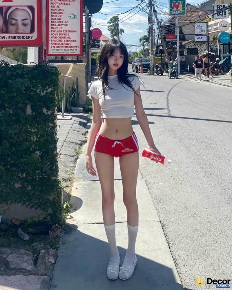 gái xinh 18 tuổi tóc dài