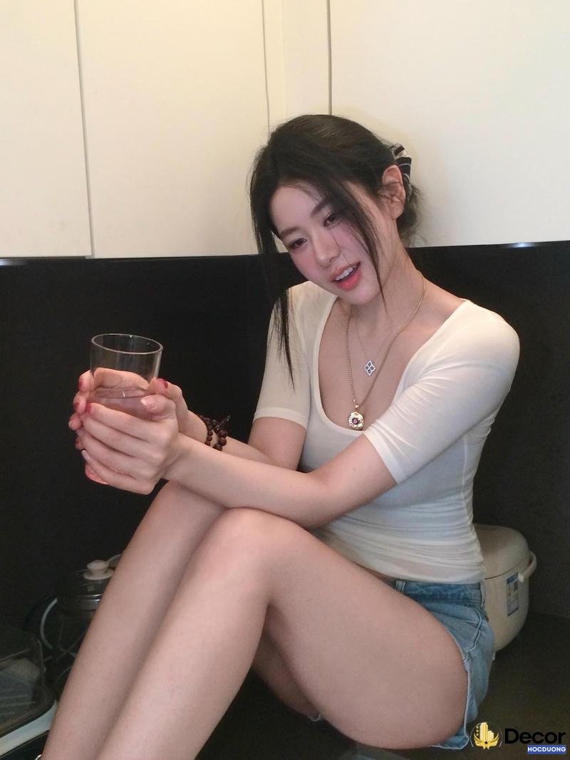 gái xinh 2k3 trẻ trung