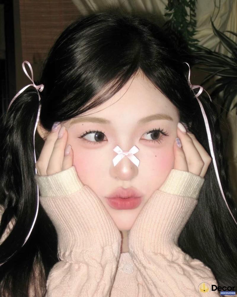 gái xinh 2k5 chụp selfie