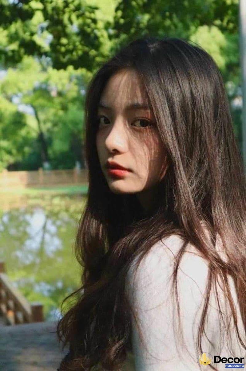gái xinh buồn dưới mưa