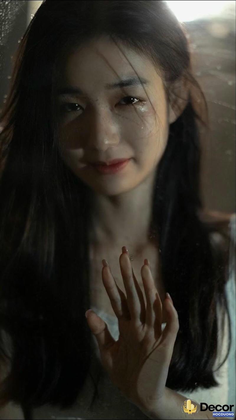 gái xinh buồn nhìn xa xăm