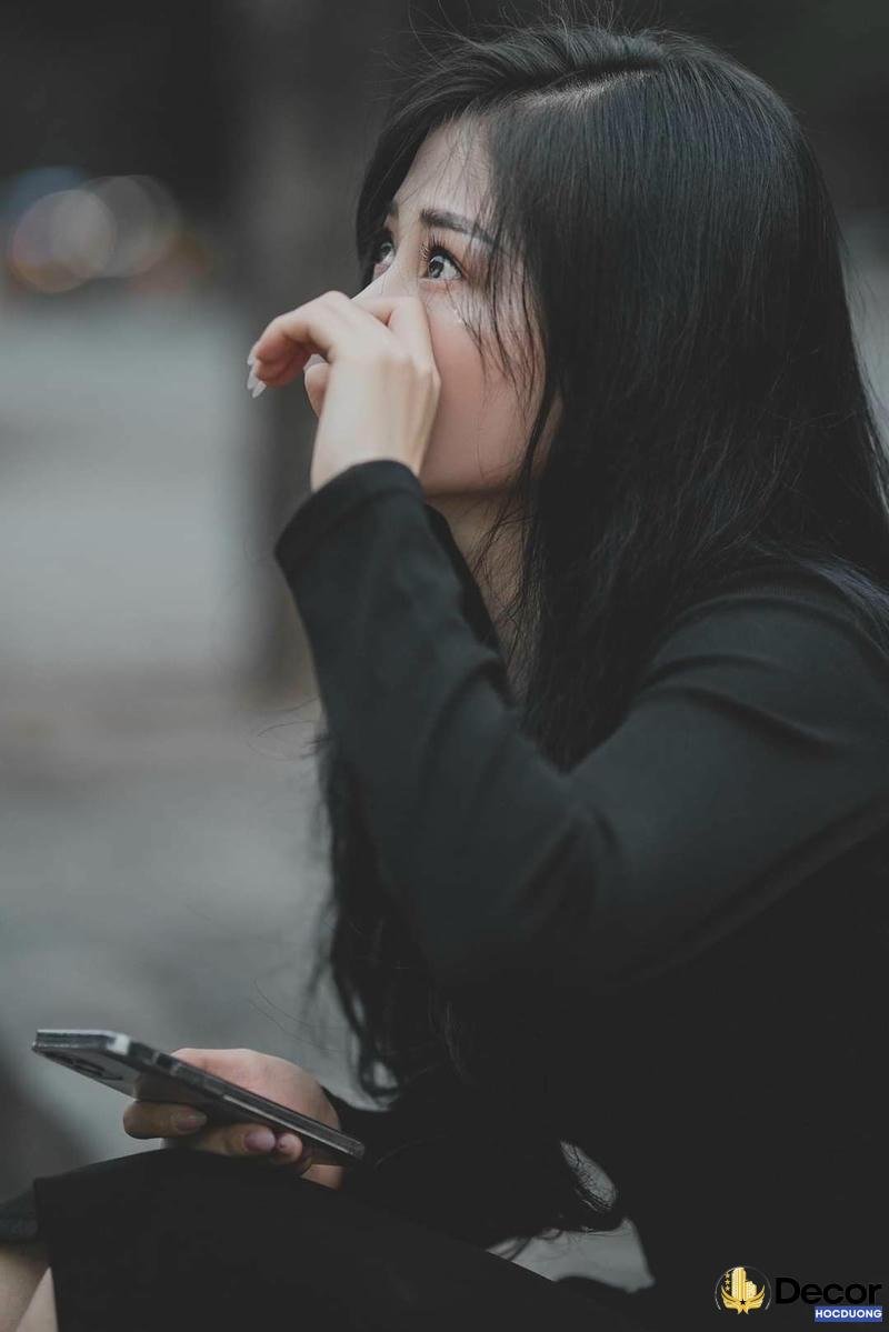 gái xinh buồn suy tư