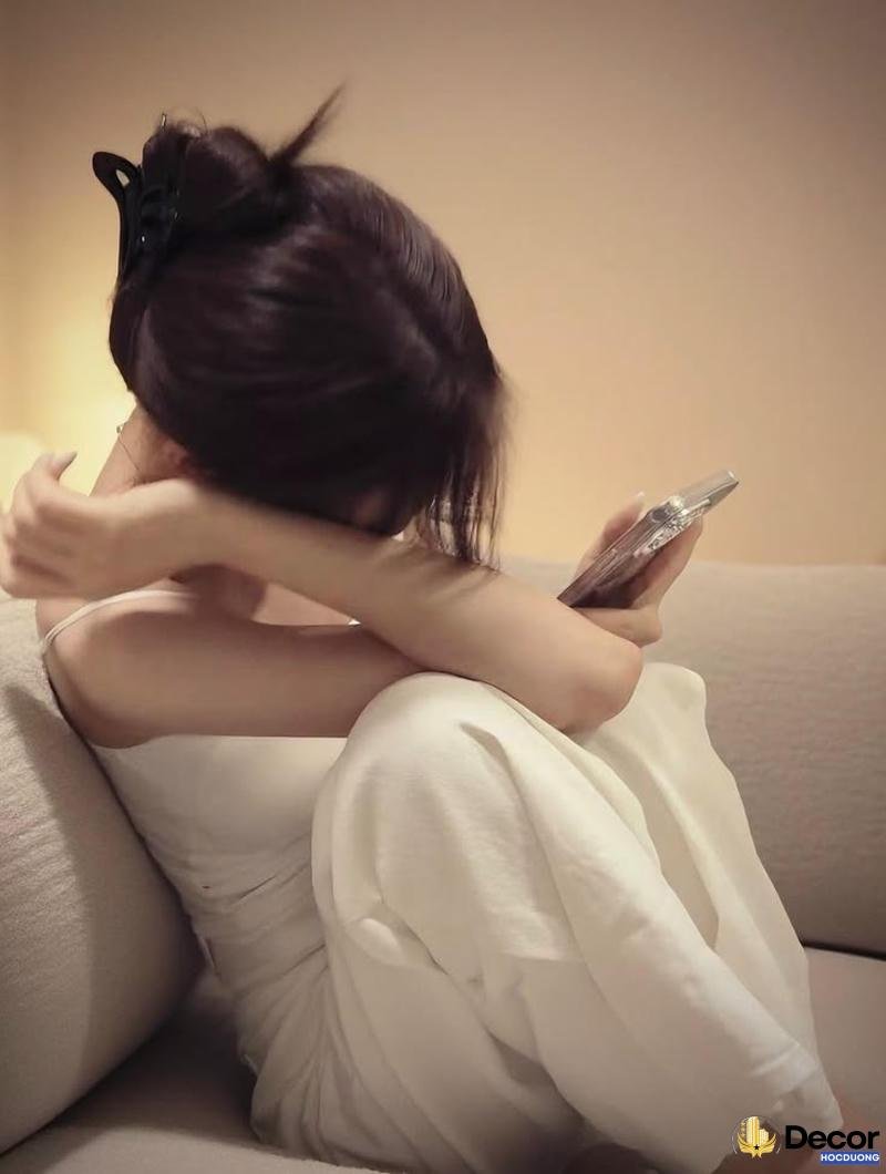 gái xinh buồn tóc dài