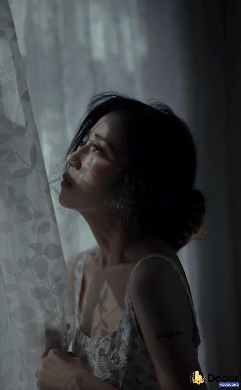 gái xinh buồn trầm lắng