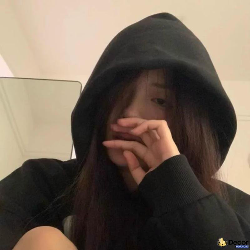 gái xinh buồn trắng đen