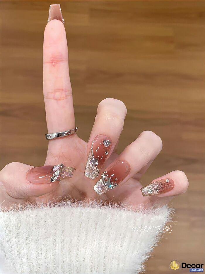 nail nhũ