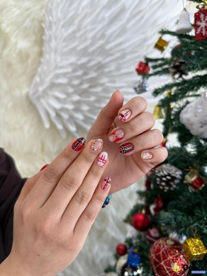 nail noel dễ thương đơn giản đẹp