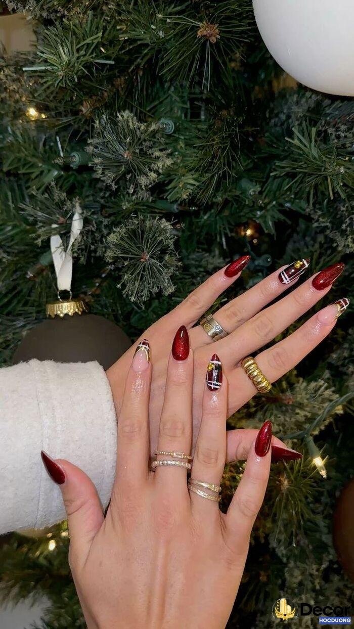 nail noel dễ thương tone đỏ