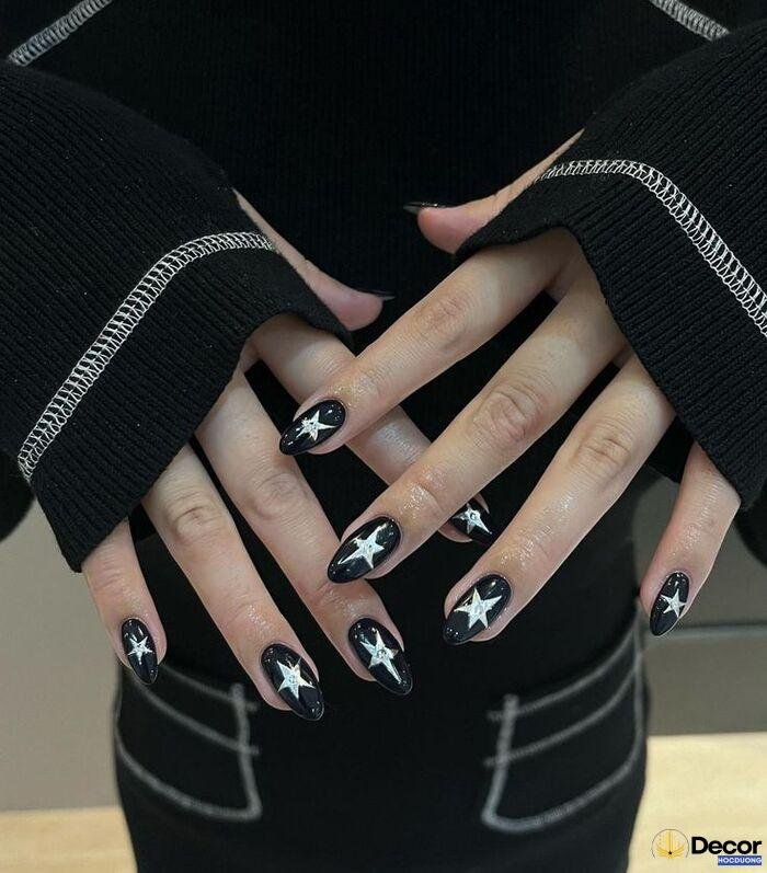nail trắng đen cool ngầu