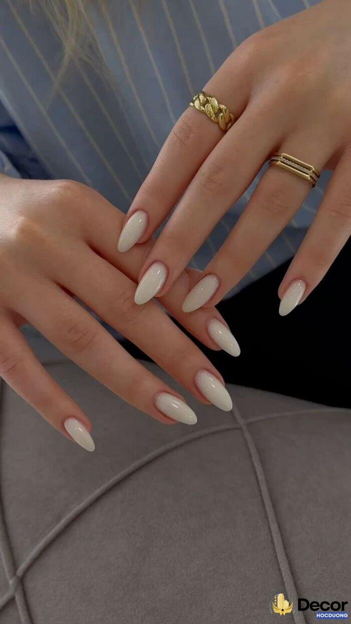 nail trắng đơn giản