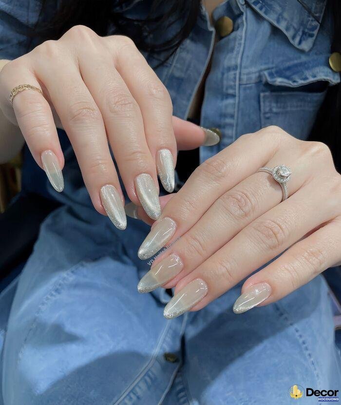 nail trong suốt ngầu