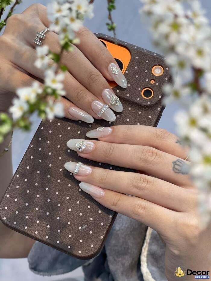 nail trong suốt slay