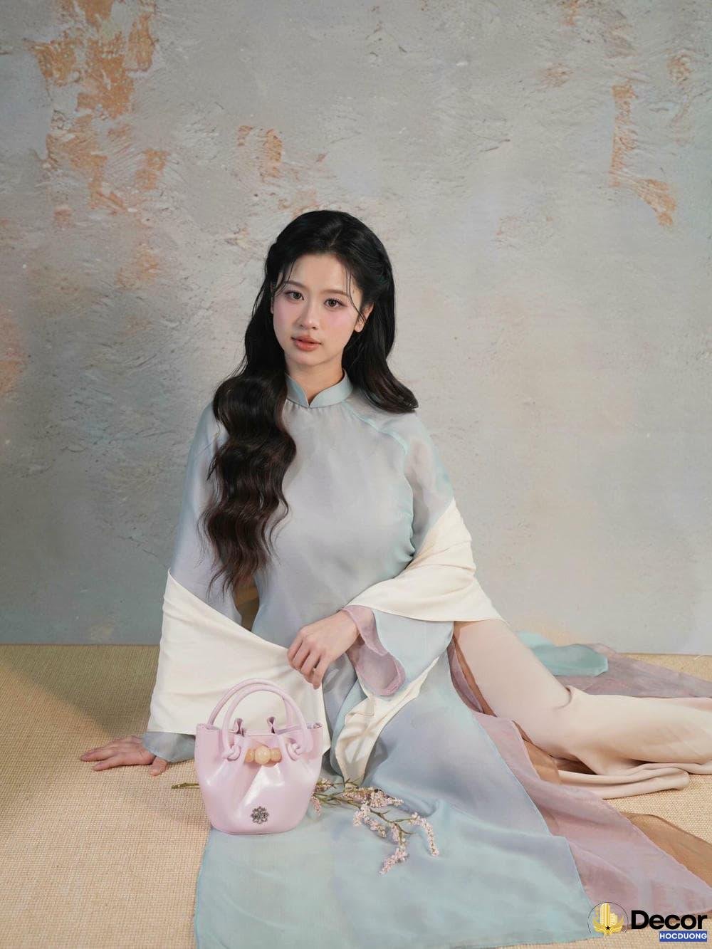 Hàn Hằng ngoài trời.