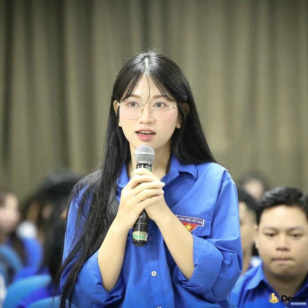 Lê Bống ngoài trời.