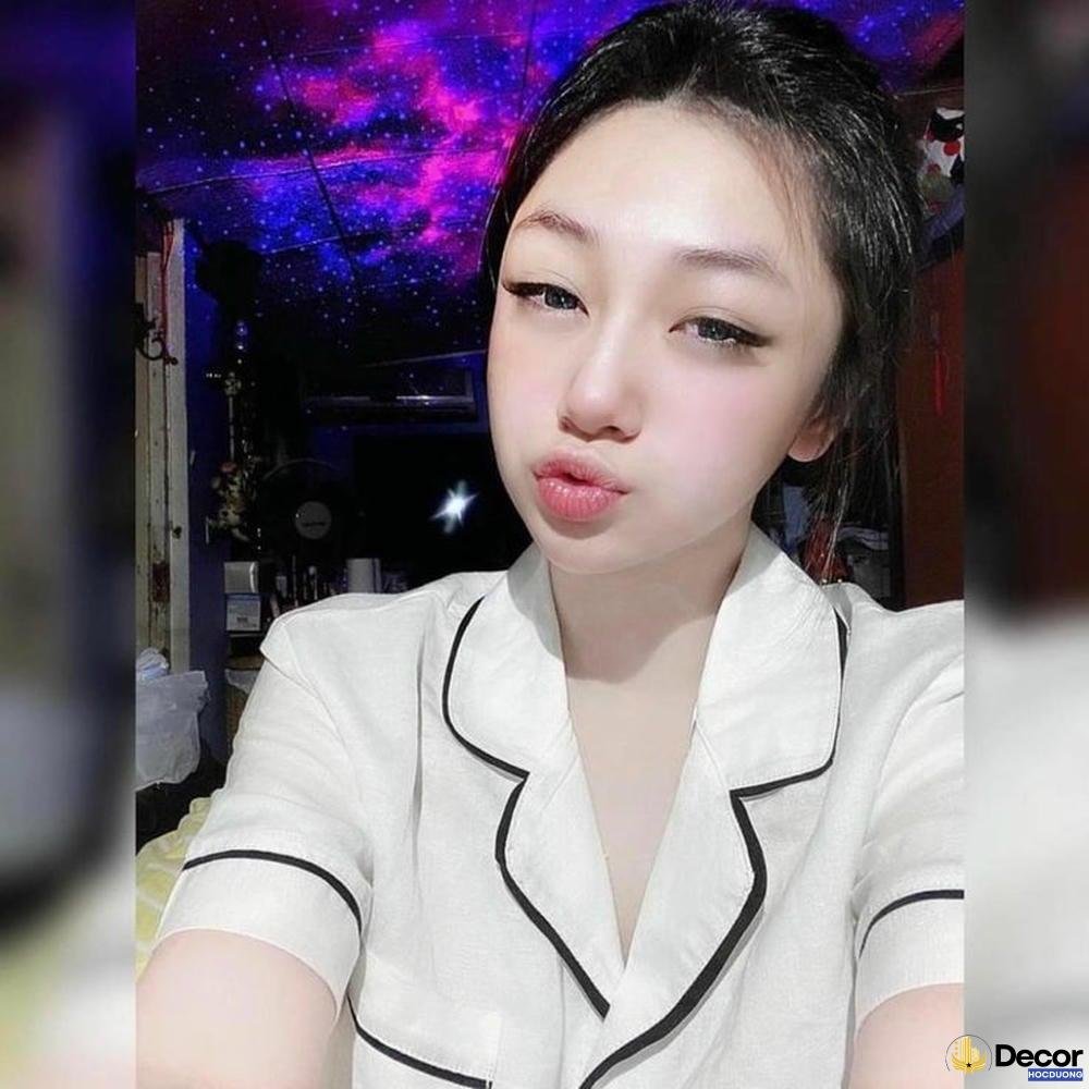 Trần Hà Linh với biểu cảm tự nhiên trong ảnh.