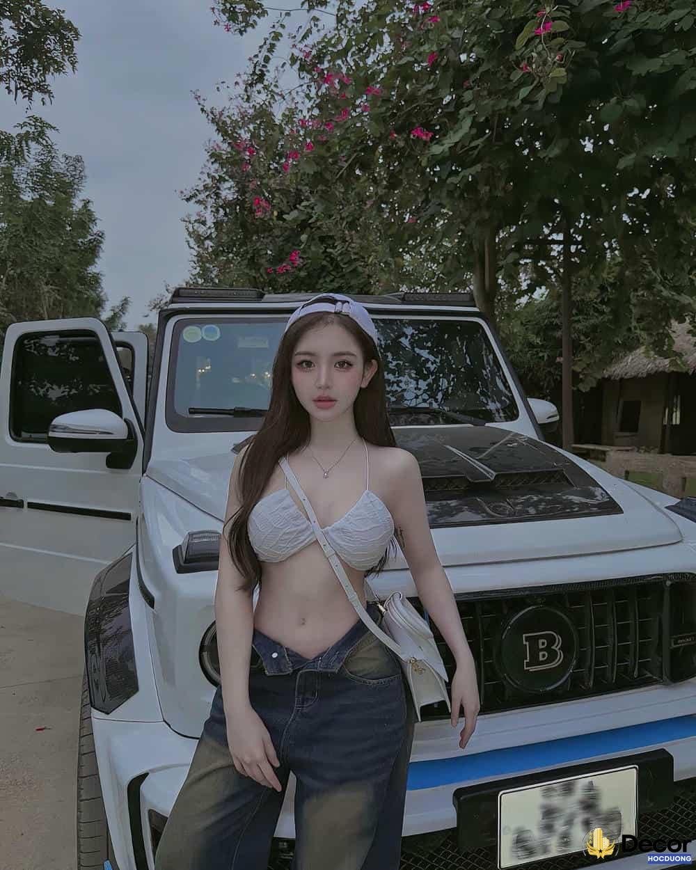 Trần Huyền Châu chụp cận mặt.