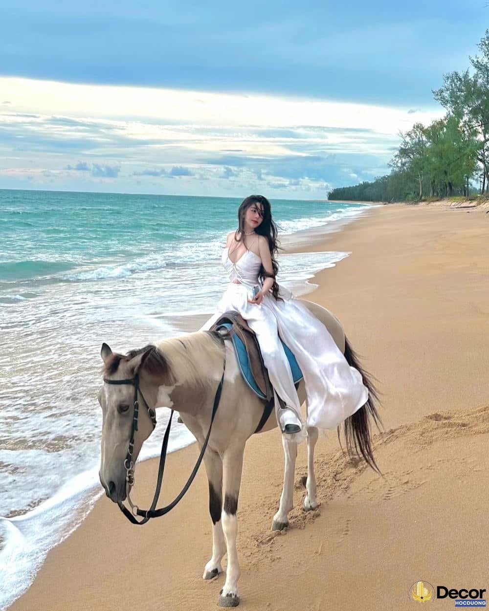 Võ Ngọc Trân mỉm cười.