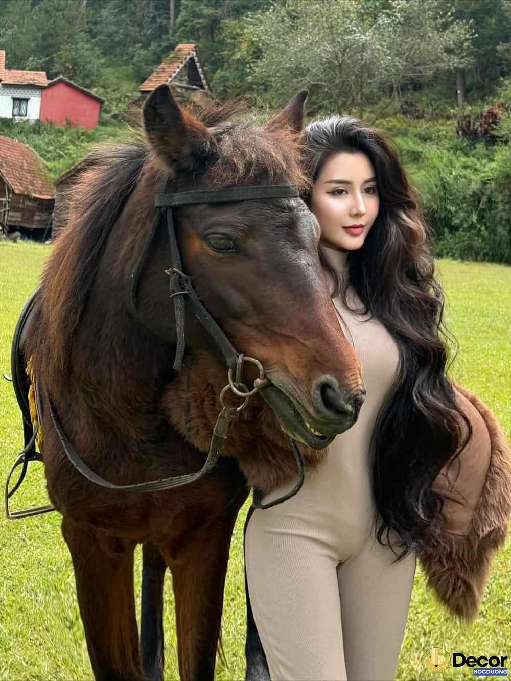 Võ Ngọc Trân với mái tóc dài.