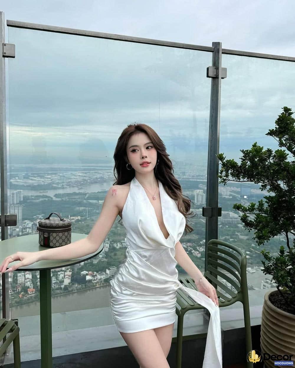 Võ Nữ Ngân Hà trang phục thường ngày.