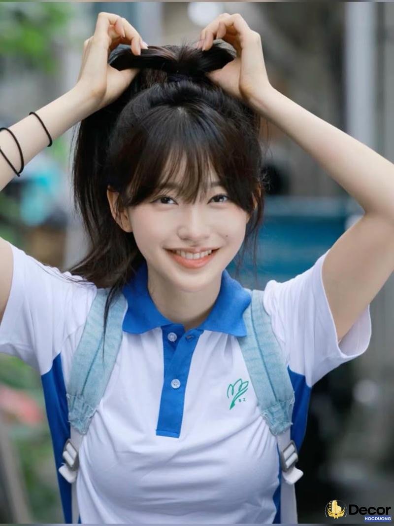gái xinh học sinh chụp selfie
