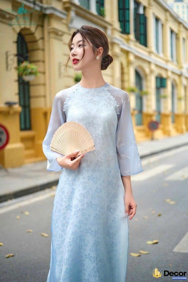gái xinh mặc áo dài duyên dáng
