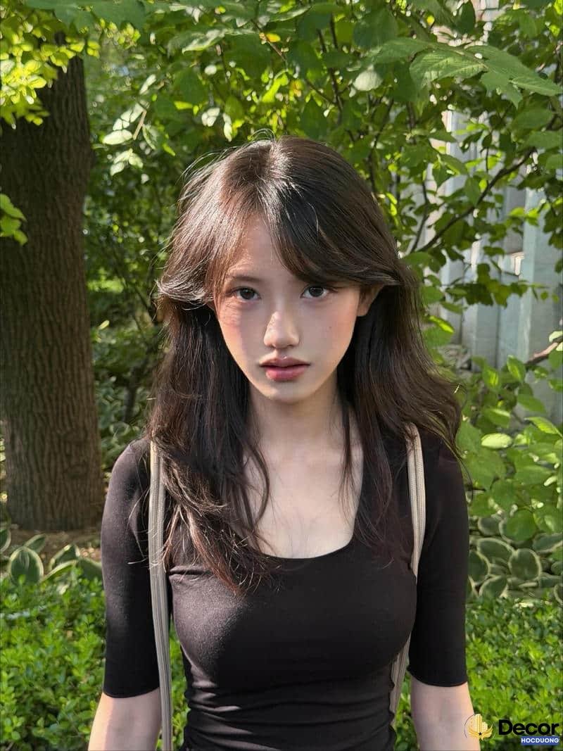 gái xinh tóc dài chụp trong studio
