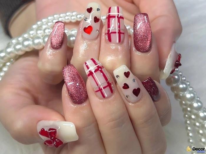 nail noel dễ thương hiện đại