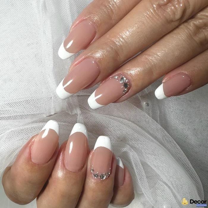 nail sơn đầu móng nổi bật