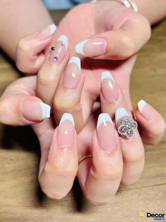 nail sơn đầu móng thanh lịch