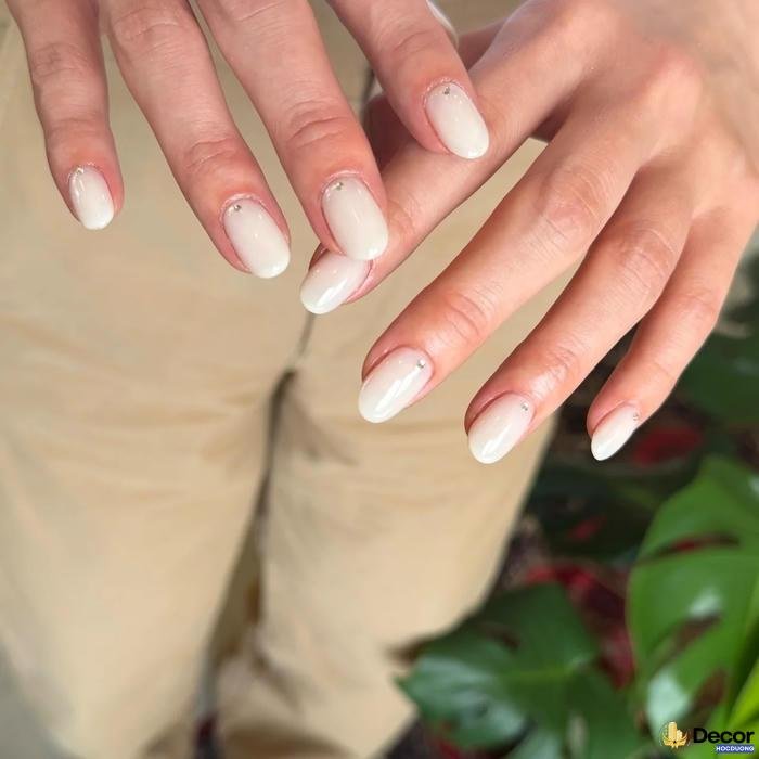 nail trắng cá tính