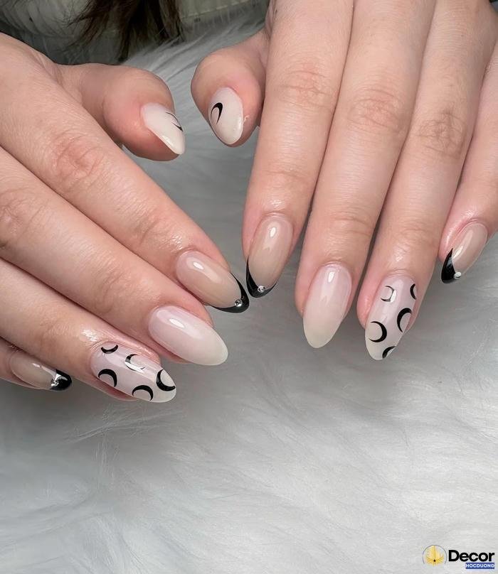 nail trắng đen đơn giản