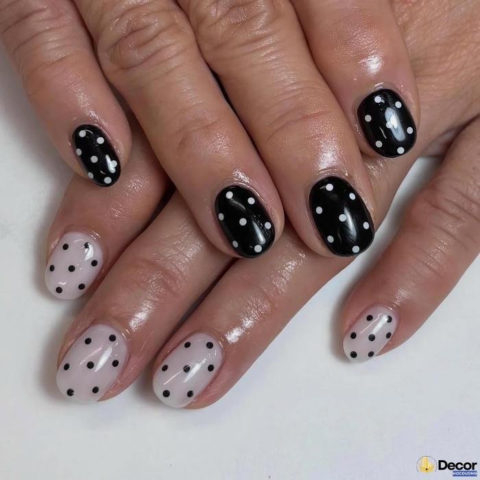 nail trắng đen hiện đại