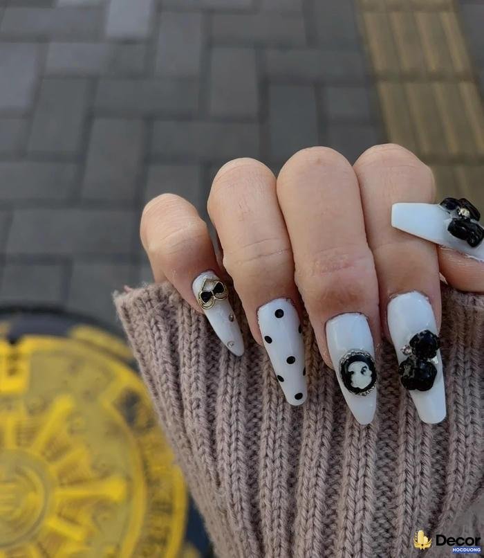 nail trắng đen phong cách
