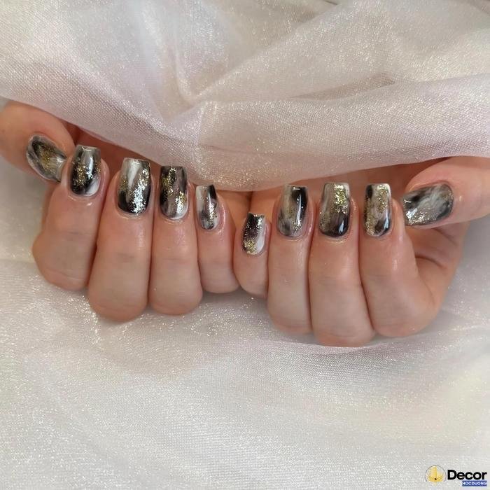 nail trắng đen thanh lịch