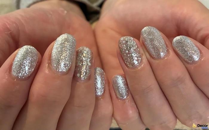 nail tráng gương bạc đẹp mắt