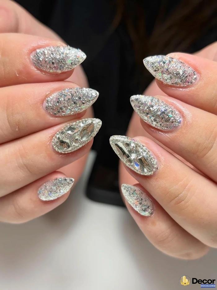 nail tráng gương bạc nghệ thuật